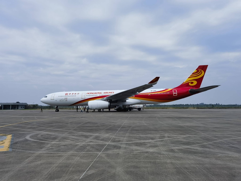 香港航空A330-300完工.jpg