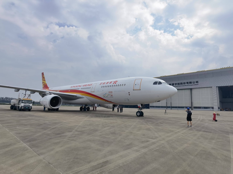 香港航空A330-300完工2.jpg