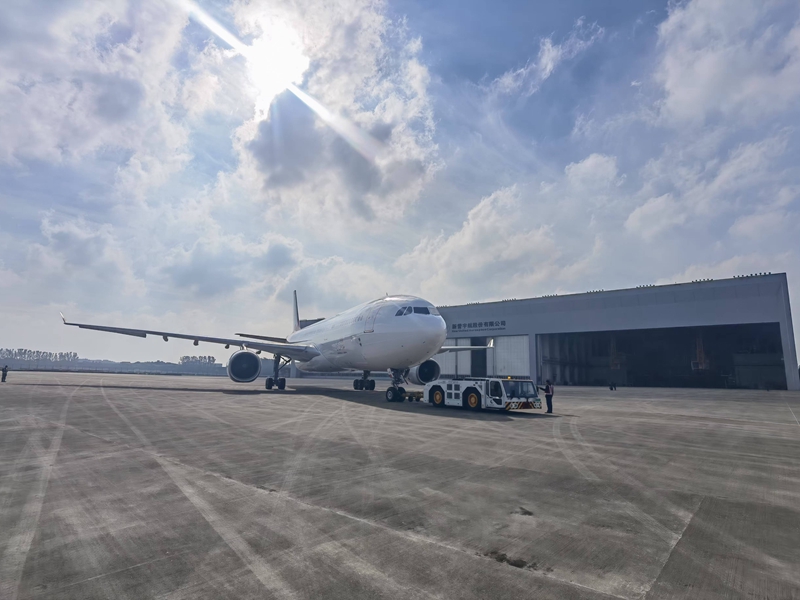 香港航空A330-300完工4.jpg